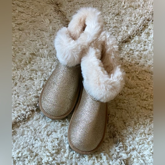 Like New! Children’s Place Sparkly Youth Ugg-Style Boot - Picture 3 of 6